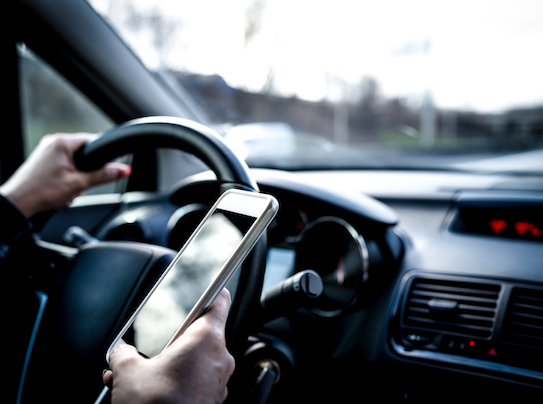 Distracted-Driving-Cell-phone
